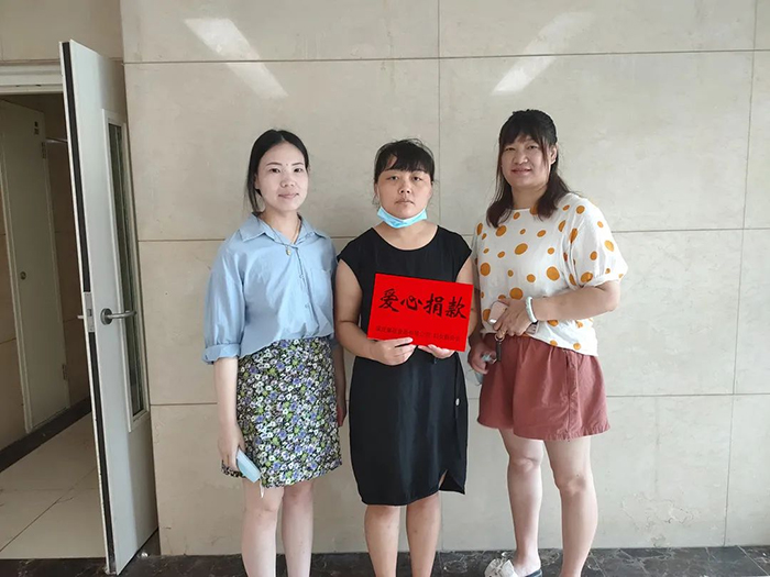 暖心慰問，進(jìn)行中